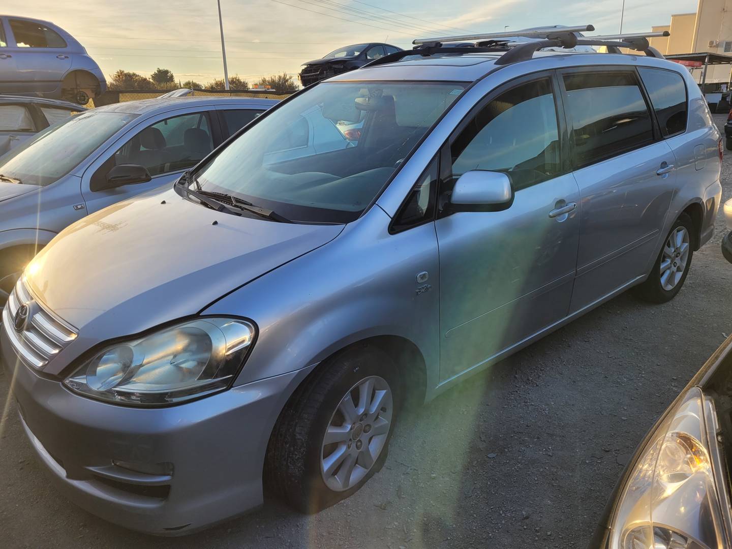 TOYOTA AVENSIS VERSO (2001 - 2005)